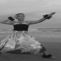 images/entertainment/bella-bw-on-the-beach.jpg